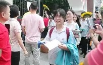 荷甲今晨走向成谜，里尔队长鼓劲，底气十足，轮换策略成焦点(沙峰同志简历)-开云体育